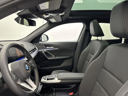 Used 2025 BMW X2 xDrive28i w/ Technology Package image 24