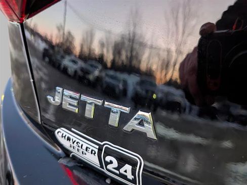 Used 2021 Volkswagen Jetta SE image 12