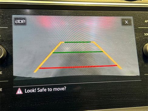 Certified 2023 Volkswagen Tiguan SE R-Line image 25