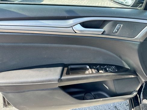 Used 2017 Ford Fusion SE w/ Fusion SE Technology Package FWD image 20