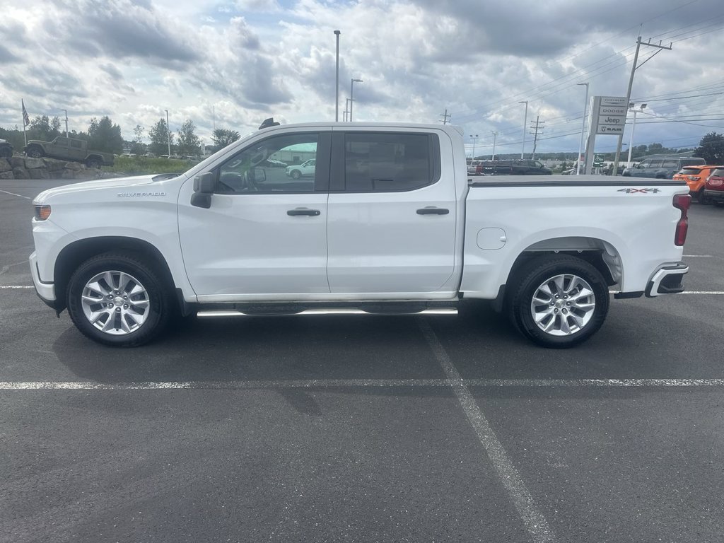 Used 2020 Chevrolet Silverado 1500 Custom w/ Custom Value Package AWD/4WD image 5