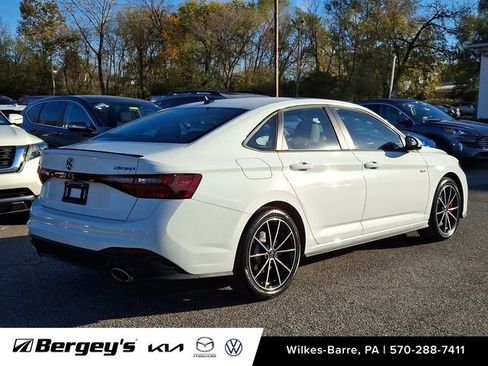 Used 2025 Volkswagen Jetta GLI Autobahn image 8