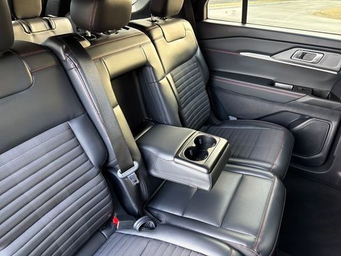 Used 2025 Ford Explorer ST-Line w/ ST-Line Street Pack image 27