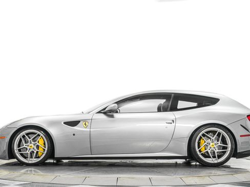 Used 2015 Ferrari FF image 6