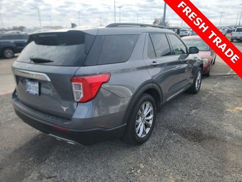 Used 2021 Ford Explorer XLT w/ Equipment Group 202A image 3