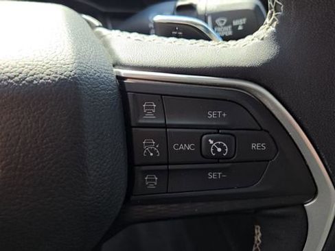 Certified 2024 Jeep Grand Cherokee Altitude image 10