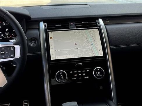 New 2025 Land Rover Discovery Dynamic SE image 6