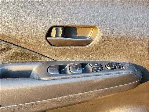 Used 2023 Nissan Kicks S image 9