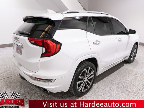 Used 2020 GMC Terrain Denali w/ Denali Premium Package AWD/4WD image 5