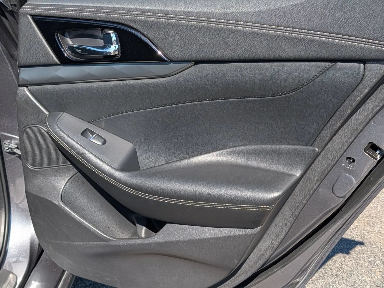Used 2021 Nissan Maxima 3.5 SV w/ Floor Mat Group FWD image 15