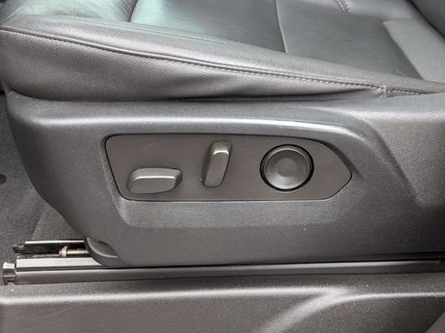 Used 2023 Chevrolet Suburban LT w/ Luxury Package image 15