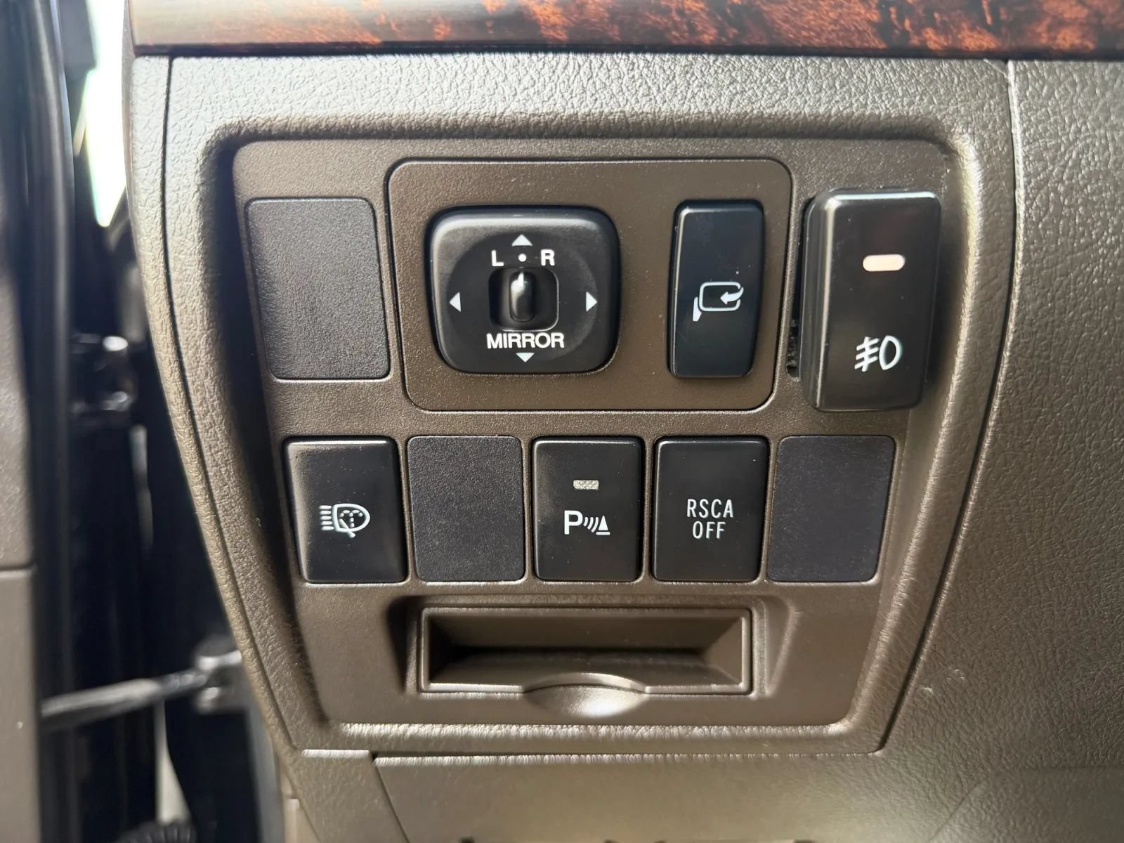 Used 2011 Toyota Land Cruiser w/ Upgrade Pkg AWD/4WD image 32
