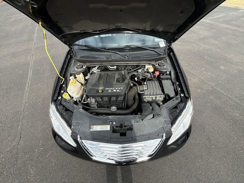 Used 2011 Chrysler 200 Limited image 25