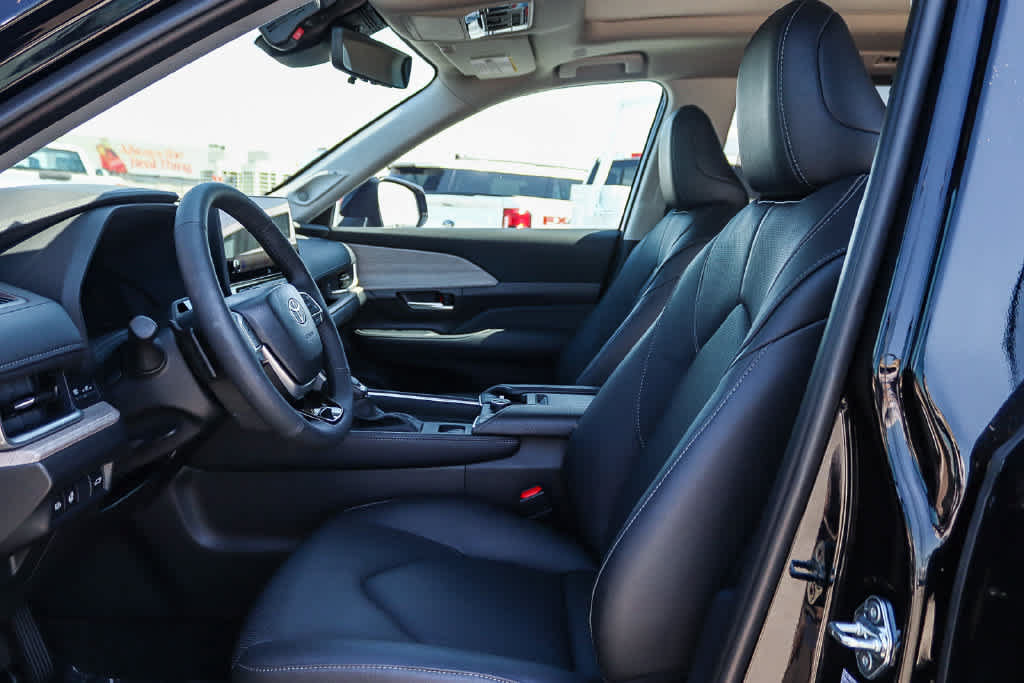 Used 2026 Toyota Grand Highlander AWD image 18
