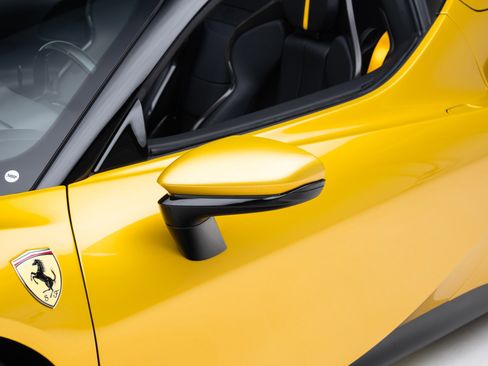 Used 2023 Ferrari SF90 Spider image 15