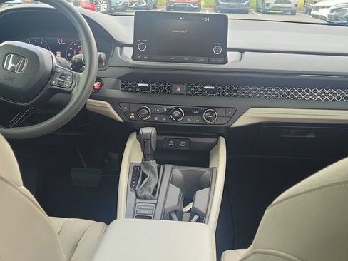 Used 2025 Honda Accord SE image 5