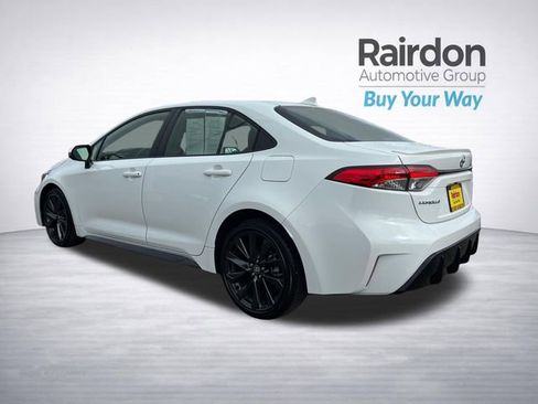 Used 2023 Toyota Corolla SE w/ SE Premium Package FWD image 5