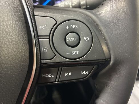 Used 2022 Toyota Venza XLE image 23