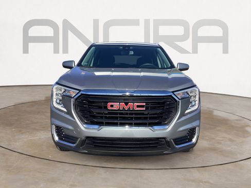 Used 2024 GMC Terrain SLE image 8