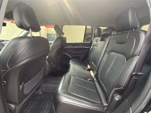 Used 2023 Jeep Grand Cherokee Limited w/ Luxury Tech Group II AWD/4WD image 11