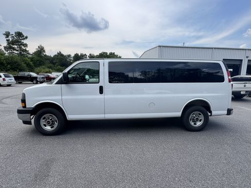 Used 2025 GMC Savana 3500 LT w/ LT Preferred Equipment Group RWD image 8