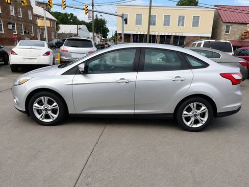 Used 2013 Ford Focus SE FWD image 2