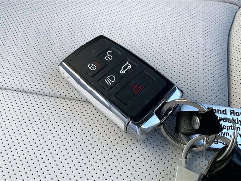 Used 2025 Land Rover Range Rover Sport SE AWD/4WD image 13