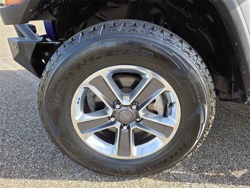 Used 2018 Jeep Wrangler Unlimited Sport image 25