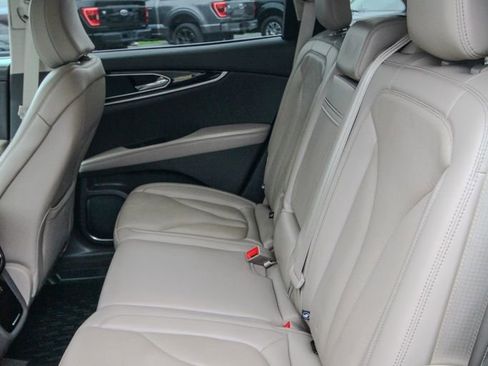 Used 2021 Lincoln Nautilus Reserve w/ Equipment Group 201A image 8