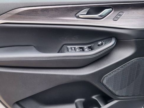 New 2025 Jeep Grand Cherokee Limited w/ Black Appearance Package image 18