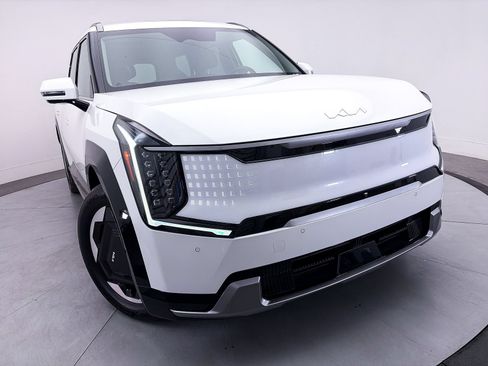 Used 2024 Kia EV9 Land AWD/4WD image 9