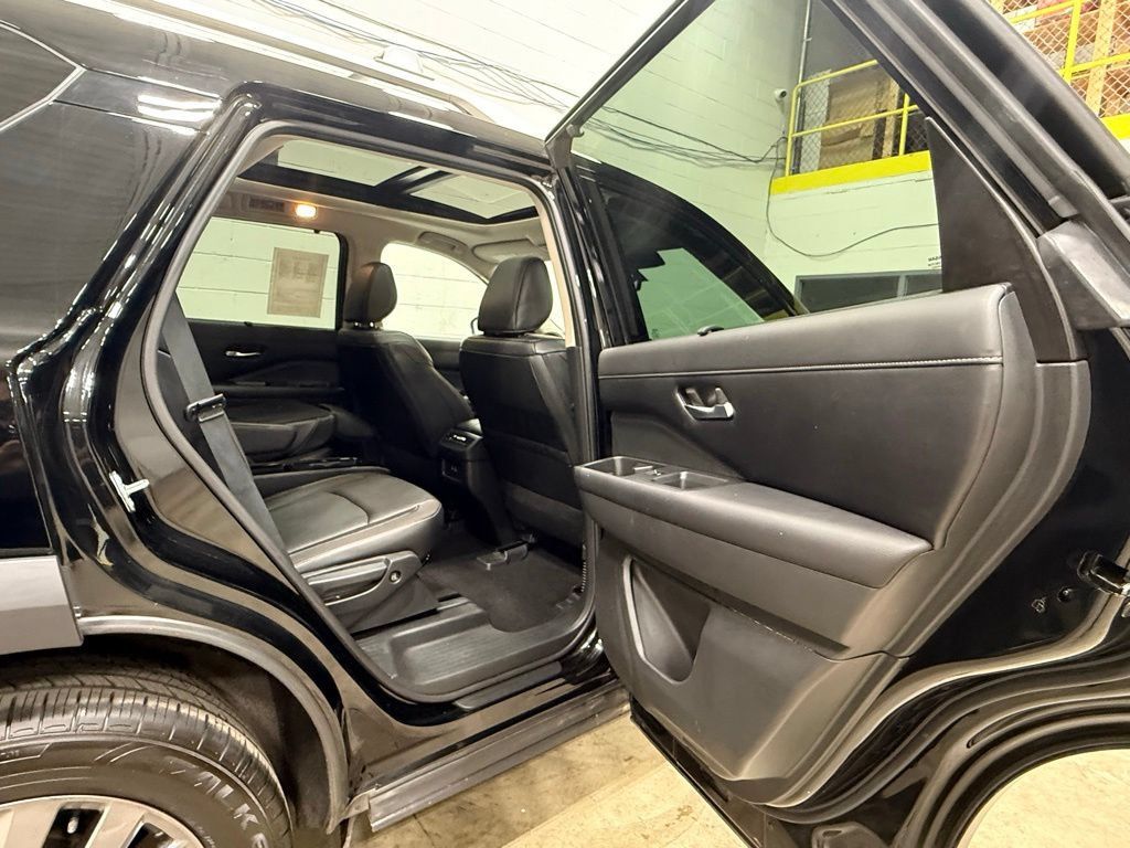 Used 2023 Nissan Pathfinder SL w/ SL Premium Package AWD/4WD image 44