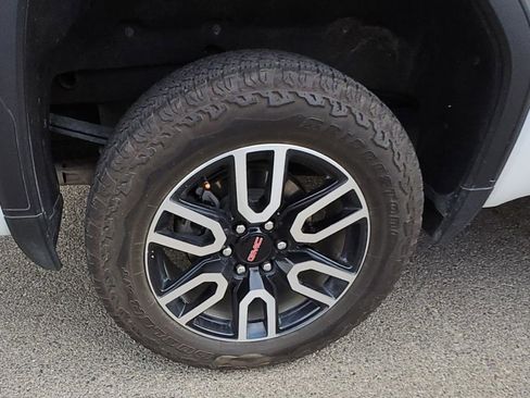 Used 2024 GMC Sierra 1500 AT4 w/ Technology Package AWD/4WD image 5