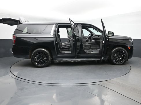Used 2023 Chevrolet Suburban LT w/ Luxury Package AWD/4WD image 27