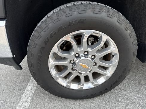 Used 2024 Chevrolet Silverado 2500 LTZ w/ LTZ Premium Package image 10