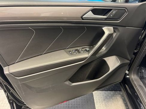 Used 2022 Volkswagen Tiguan SE FWD image 6