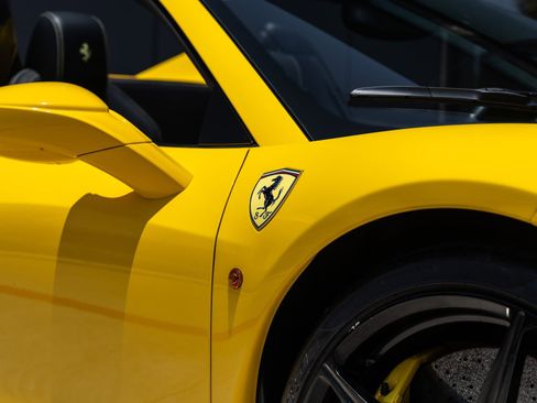 Used 2015 Ferrari 458 Spider RWD image 20