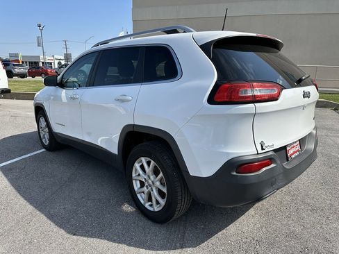 Used 2018 Jeep Cherokee Latitude Plus image 3