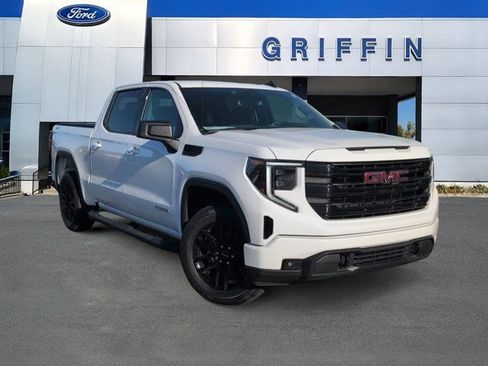 Used 2024 GMC Sierra 1500 Elevation AWD/4WD image 2
