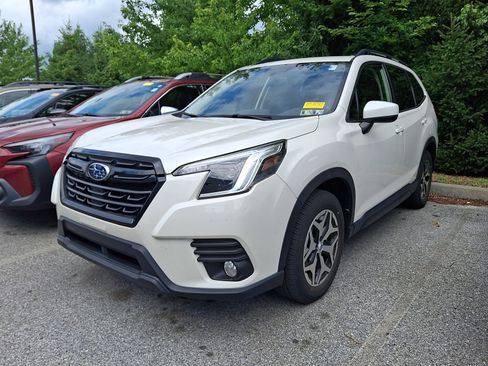 Used 2023 Subaru Forester Premium AWD/4WD image 3