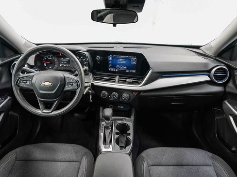 Used 2024 Chevrolet Trax LS w/ LS Convenience Package FWD image 12