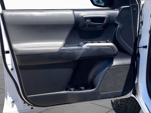 Used 2021 Toyota Tacoma SR5 RWD image 22