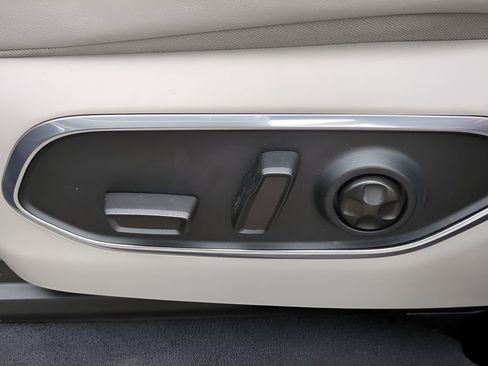 Used 2023 Jeep Wagoneer Series III w/ Preferred Equipment Group image 19