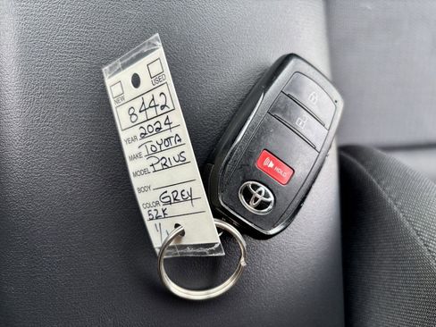 Used 2024 Toyota Prius LE image 18
