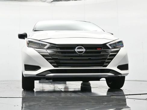 New 2025 Nissan Versa SR w/ Trunk Package FWD image 39