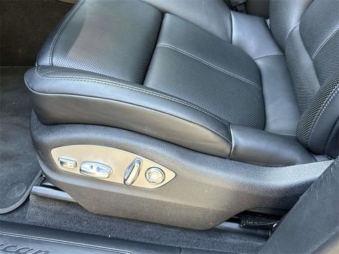 Used 2024 Porsche Macan image 6