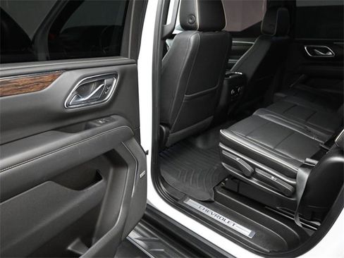 Used 2021 Chevrolet Suburban Premier w/ Premium Package image 19