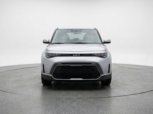 Used 2025 Kia Soul LX w/ LX Technology Package FWD image 2