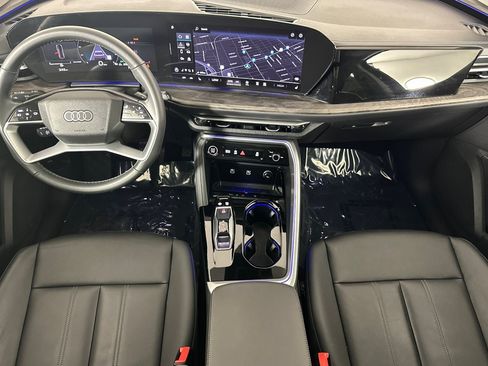 Used 2025 Audi Q5 Premium w/ Convenience Package image 12