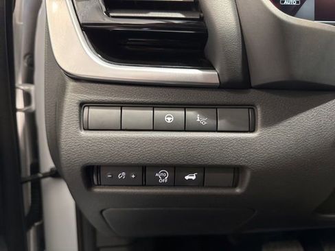 Used 2025 Nissan Rogue SL w/ SL Premium Package AWD/4WD image 23